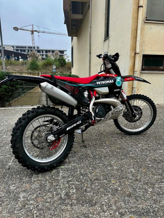GasGas EC 300 TPI 2021 — Apenas 1633 km / 62h — Extras Originais