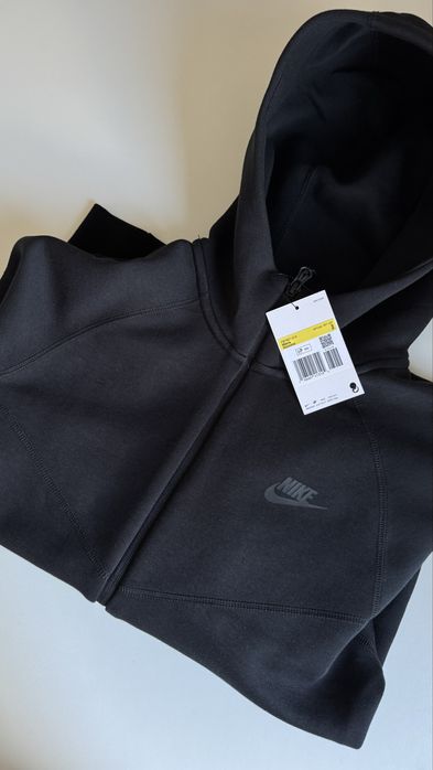 Nowa, nieużywana bluza Nike Tech Fleece w rozmiarze S Black drill
