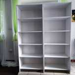Sprzedam dwa białe regały w idealnym stanie.