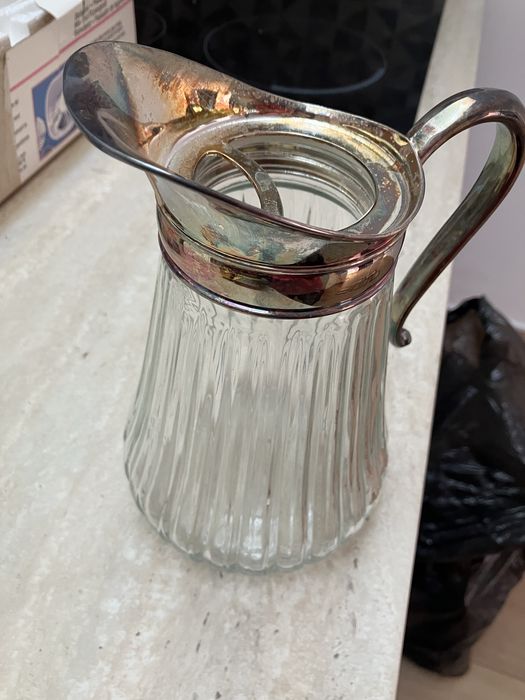 Jarro em vidro e liga de metal