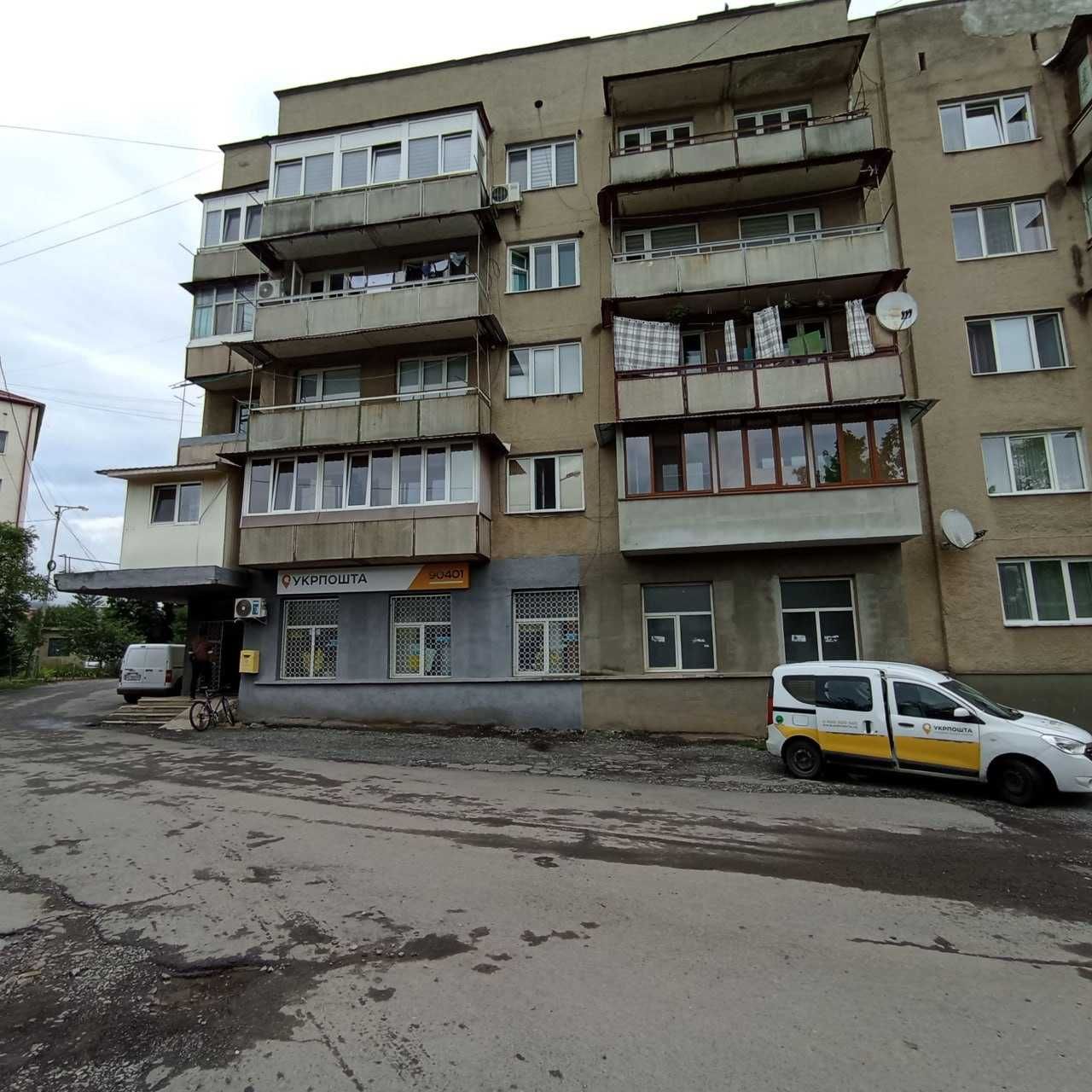 Фасадні приміщення 204.1 м2, Хуст, вул. Пирогова, 7В