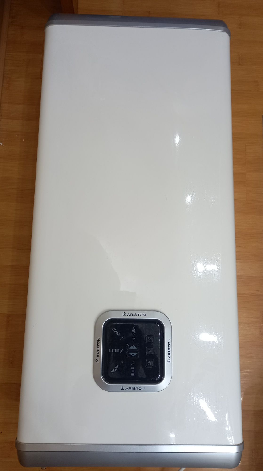 Продам бойлер ARISTON ABS VLS W 80 (80 л)