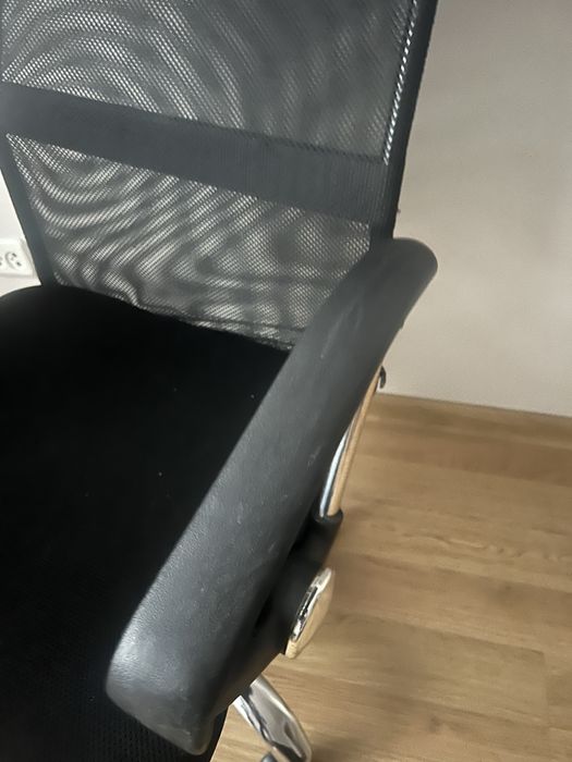 Стільці офісні  в хорошому стані