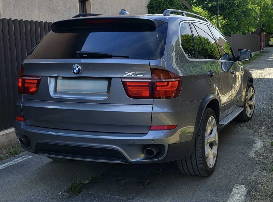 Задний бампер рестайл БМВ Х5 Е70 Задній бампер з губою BMW X5 E70