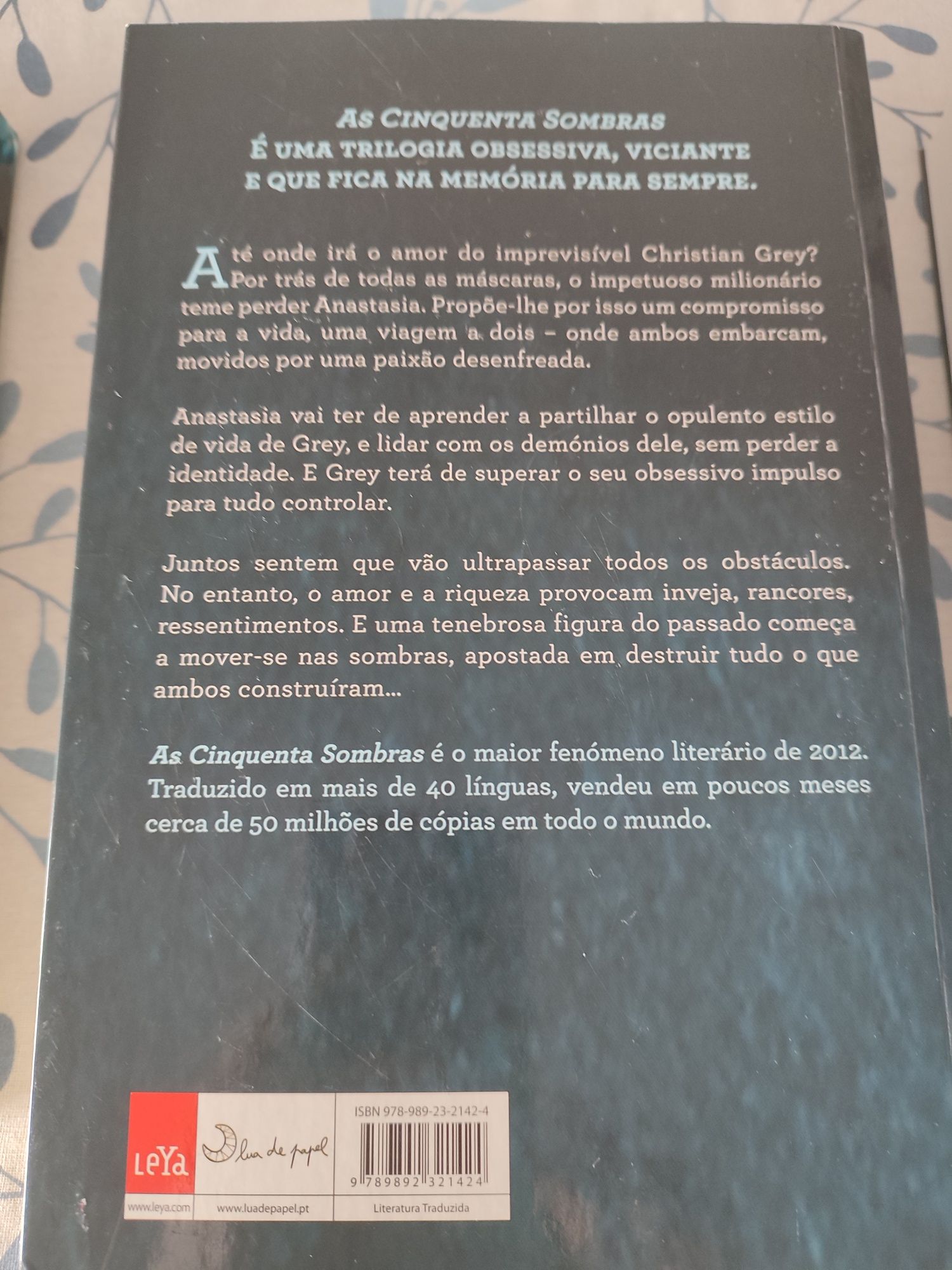 Vendo coleção de 4 livros "Sombras de grey"