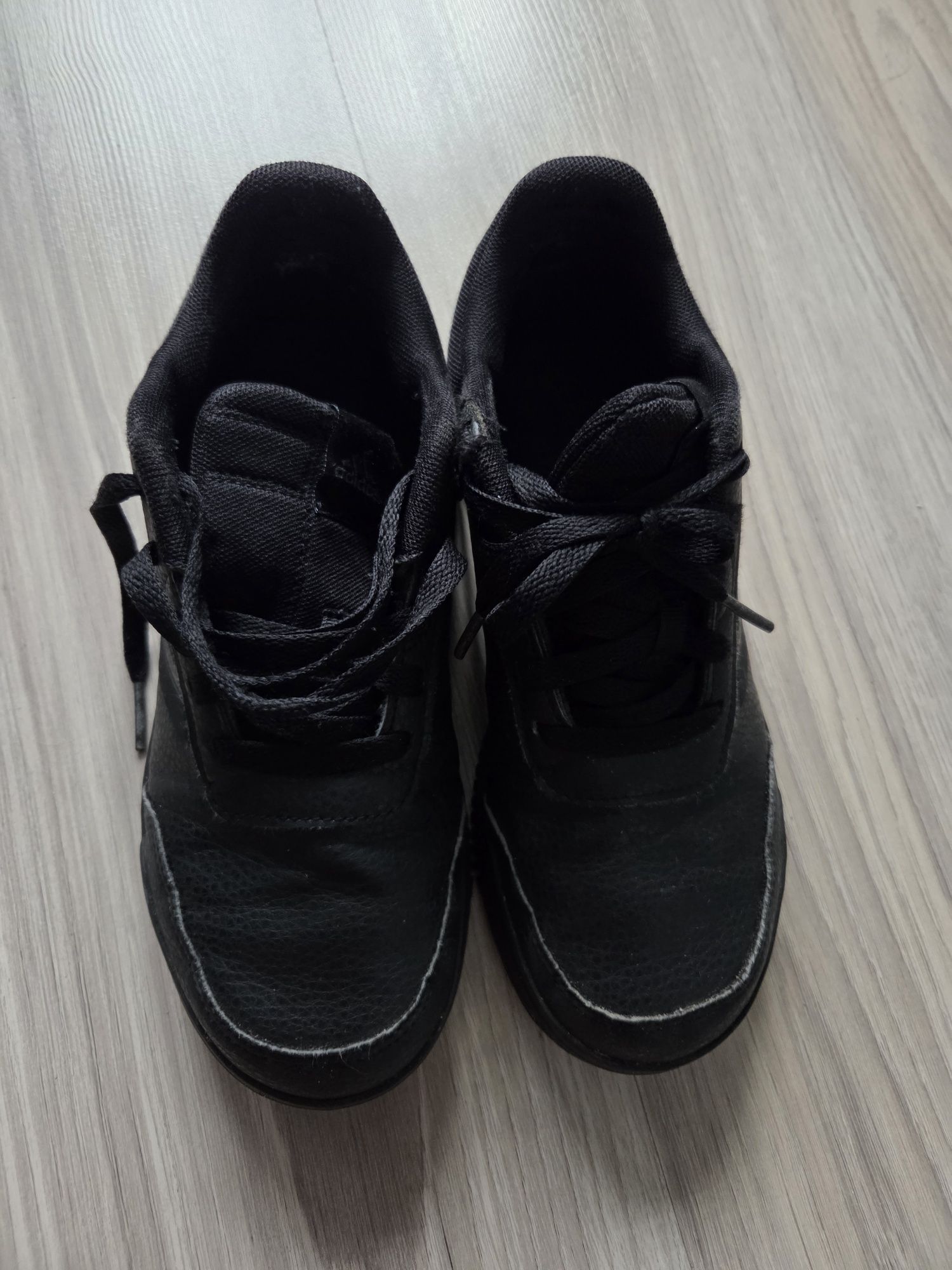 Buty chłopięce czarne