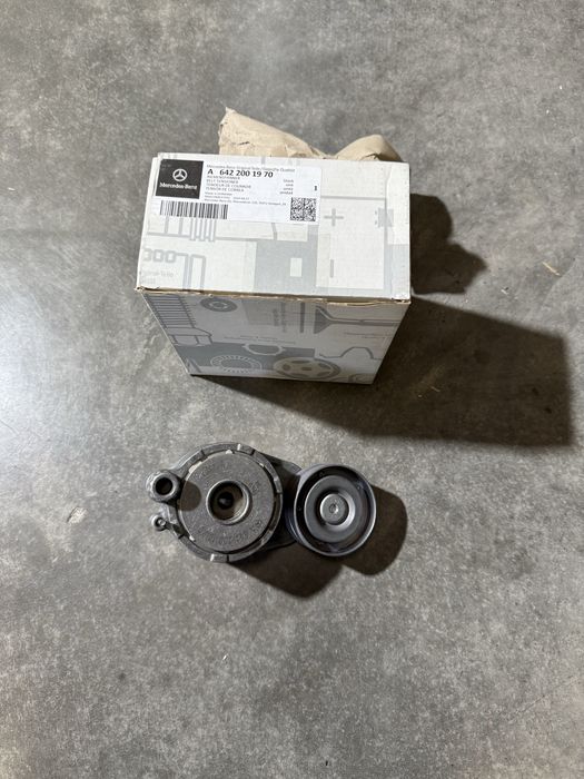 Натяжний натяжник ремня генератора 3.0 OM642 Sprinter W906 W907