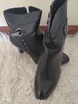 Botas Pretas Novas