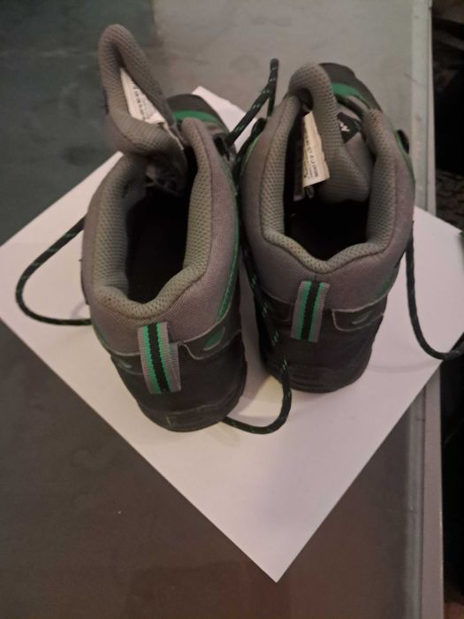 botas de montanha decatlow n 37/ 4 euros