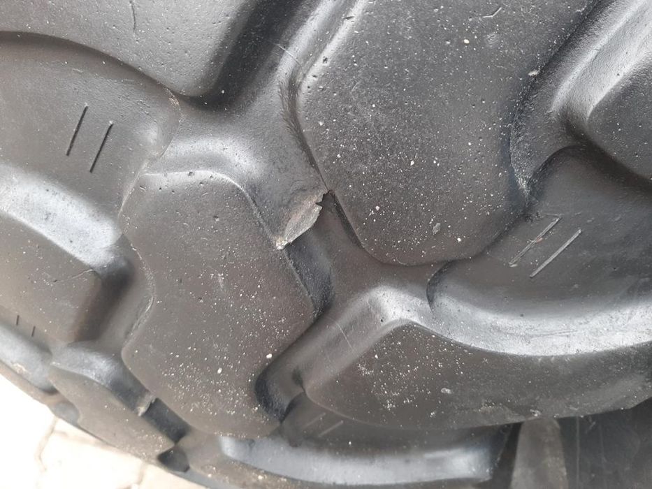 2x Opona używana przemysłowa 405/70R24 DUNLOP SP T9; 900zł(szt.) W4518