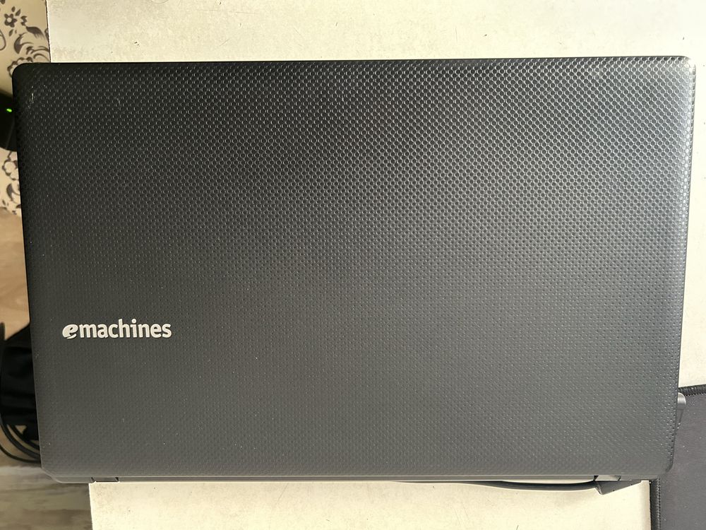 Ноутбук eMachines E-732G на запчастини або ремонт