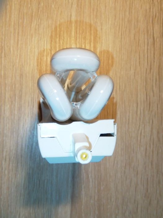 Лампа R7S 25W нейтрального свечения.