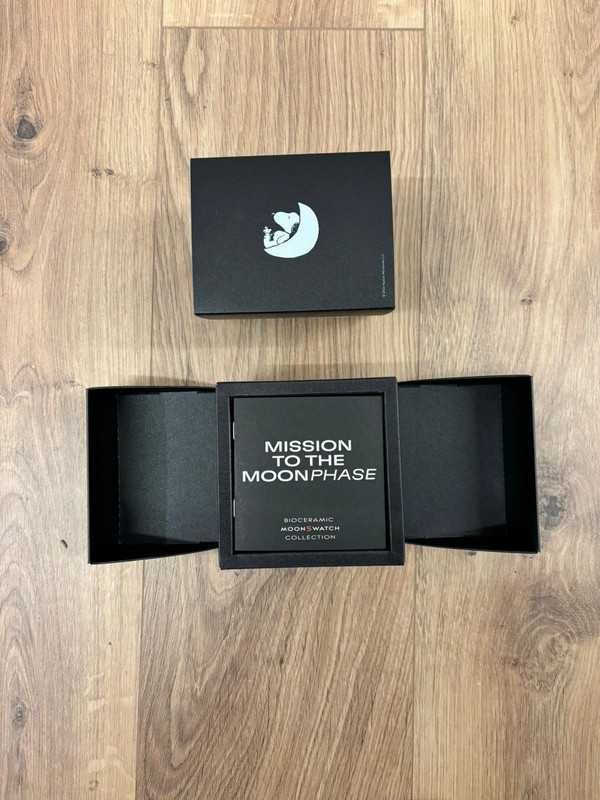 MoonSwatch Mission to the MoonPhase (Black) Snoopy - SO33B700