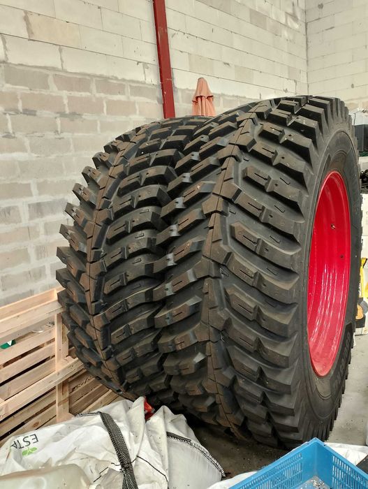 Opony 650/65/42 i 540/65/30 michelin