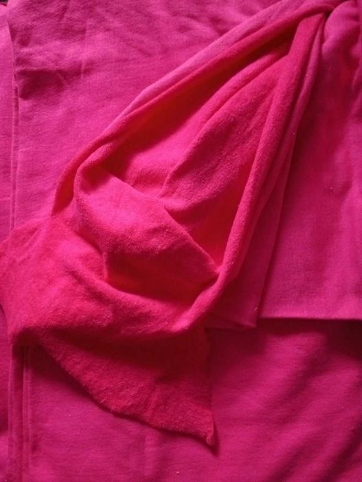 Відрізи різних тканин, різних розмірів, різних фактур.