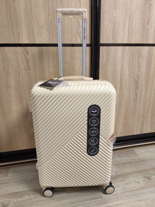 Чемодан среднего размера, Валіза на колесах середня