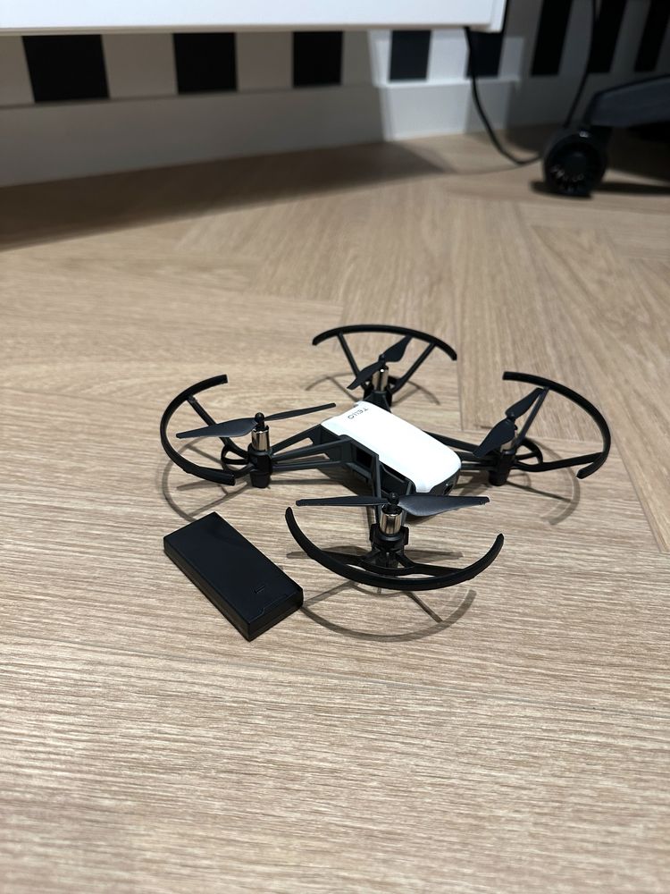 Dron Dji Tello stan idealny nowy akumulator nowe śmigła