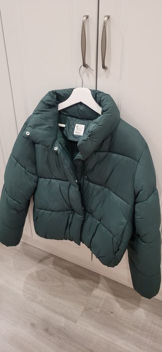 Casaco com novo.Tamanho xs .verde escuro