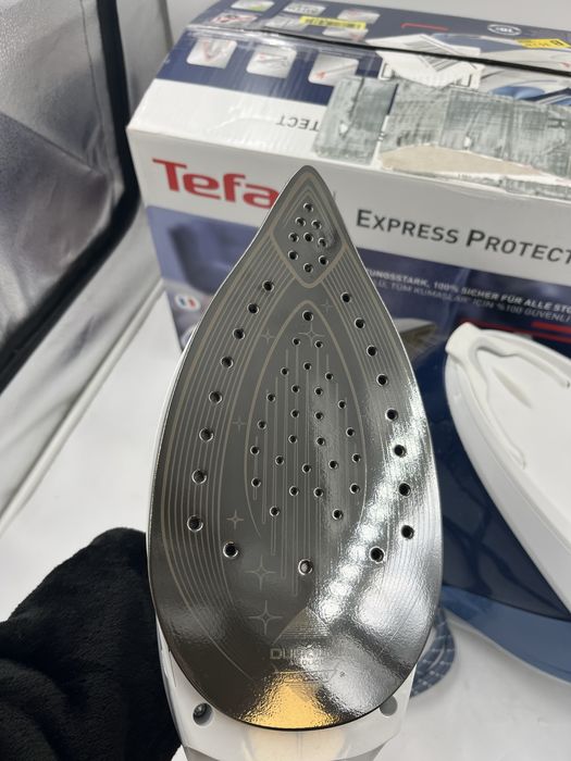 Tefal żelazko ze stacją parową SV9202