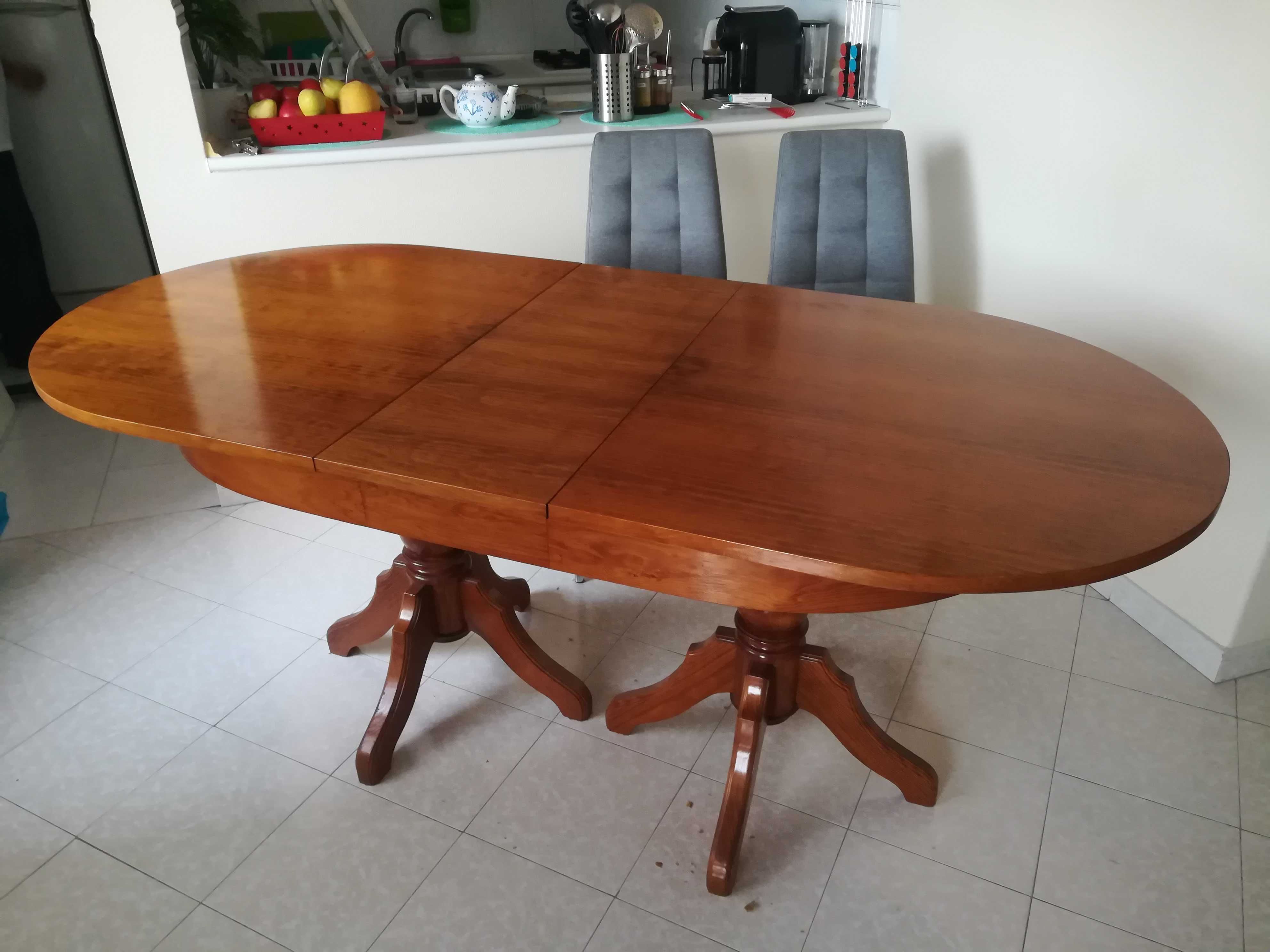 Mesa de sala em madeira