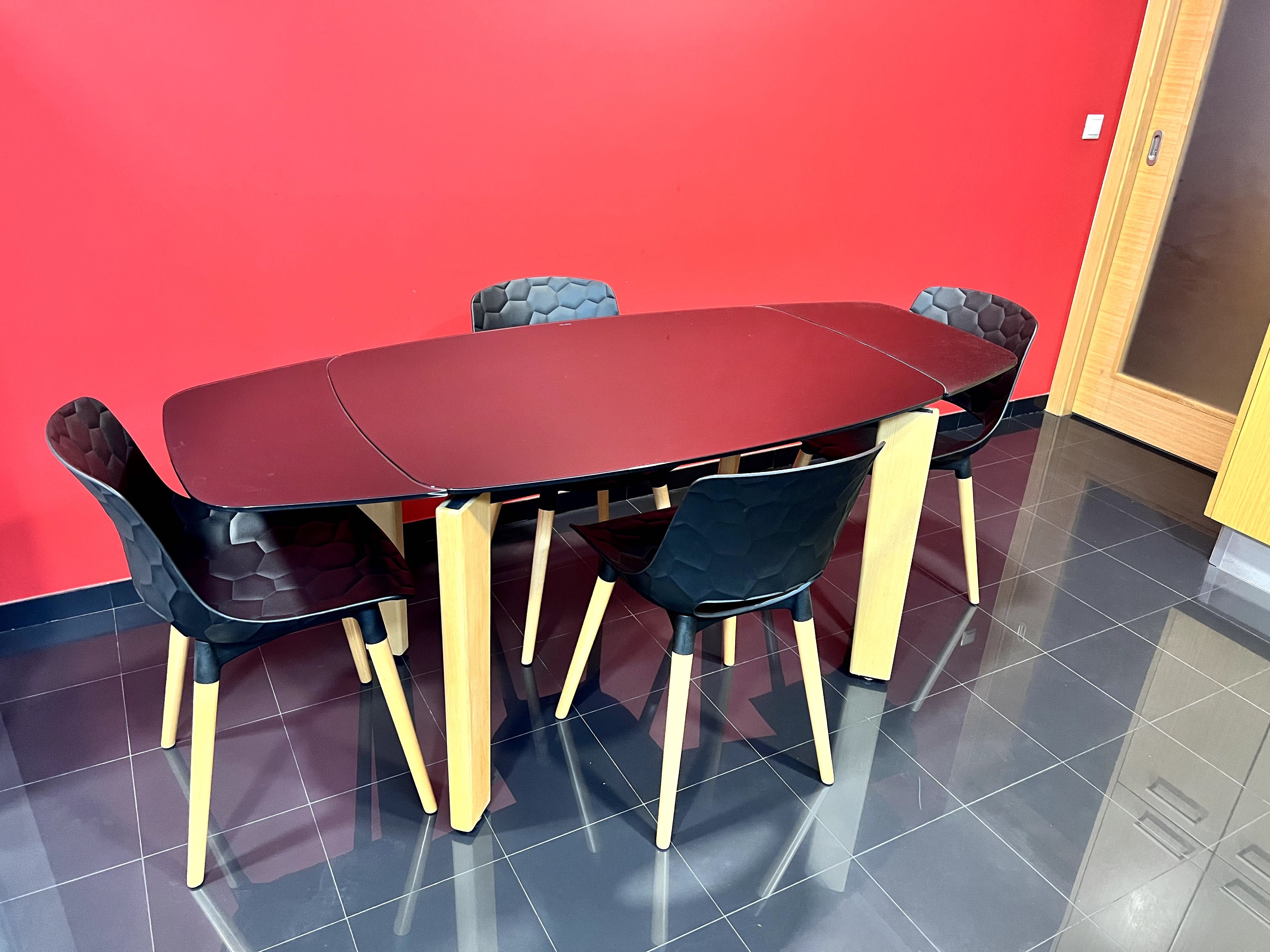 Conjunto Mesa de vidro e cadeiras