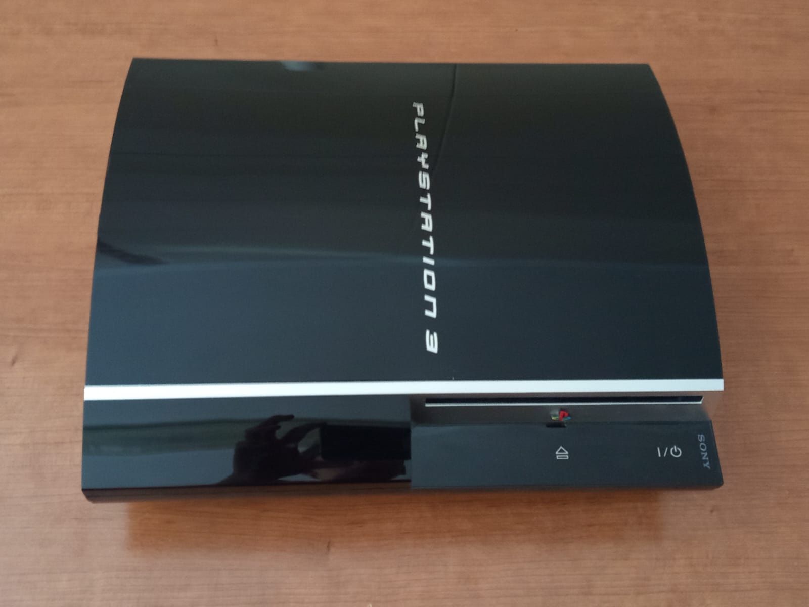 PlayStation 3 , inclui 8 jogos , comando e respectivos cabos. 85€