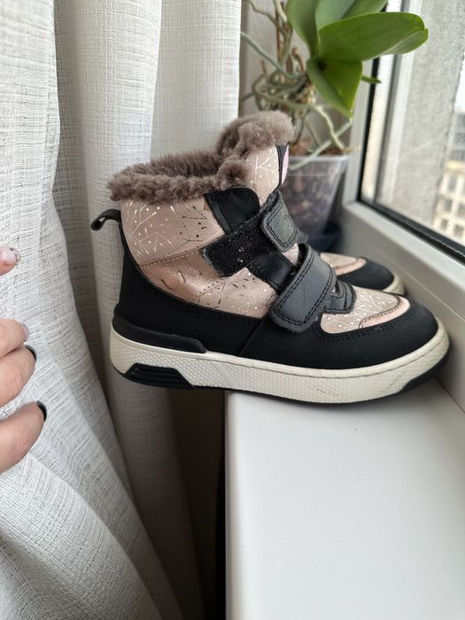 Зимове взуття для дівчинки