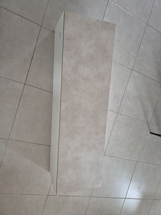 Móvel de sala com 3 módulos e moldura