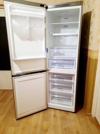 Холодильник LG 2020года