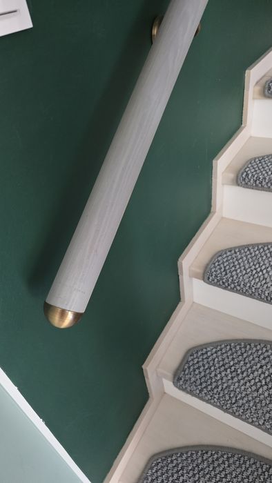 3 balustrady/poręcze drewniane ze złotym wykończeniem