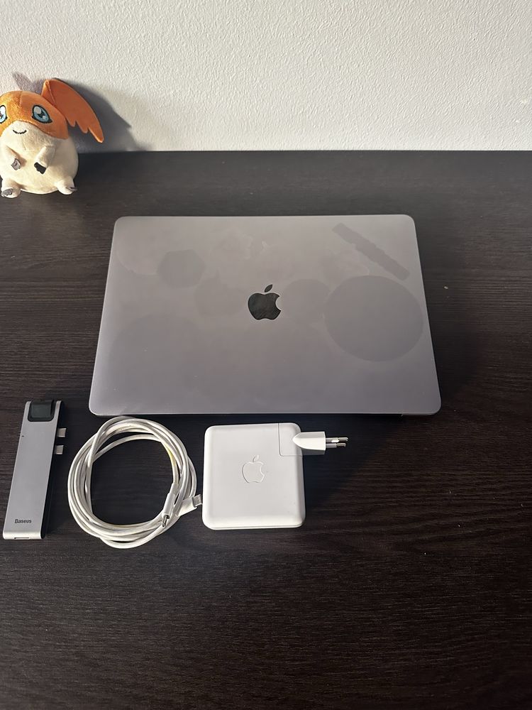 Macbook Pro M1 (13") 16 GB/1 TB + Adaptador Baseus