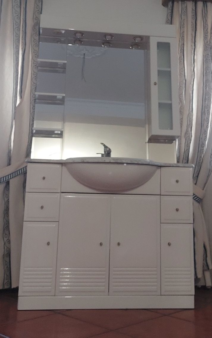 Movel wc. lacado a branco