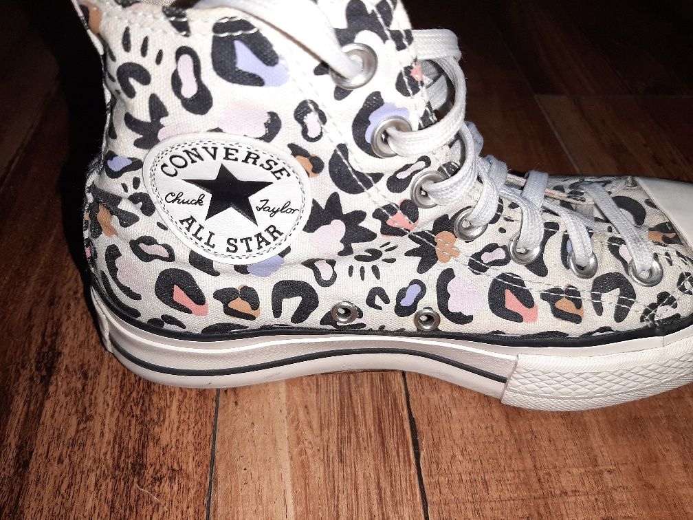 Высокие кеды на платформе Converse