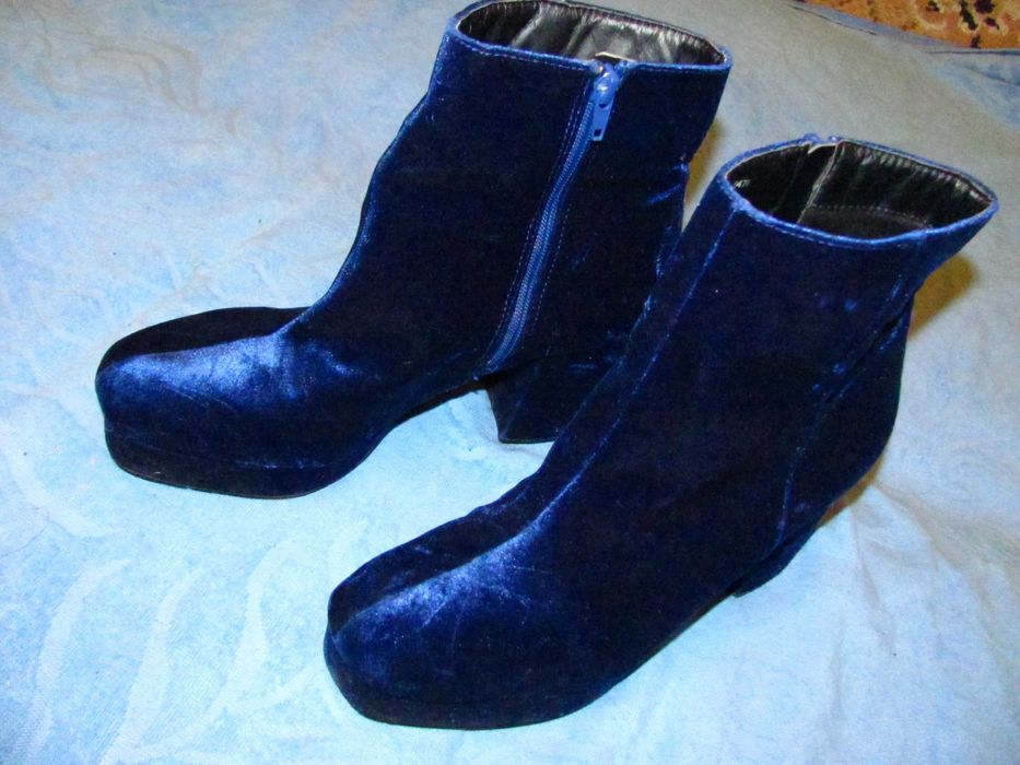 Ботинки велюровые на каблуке 41