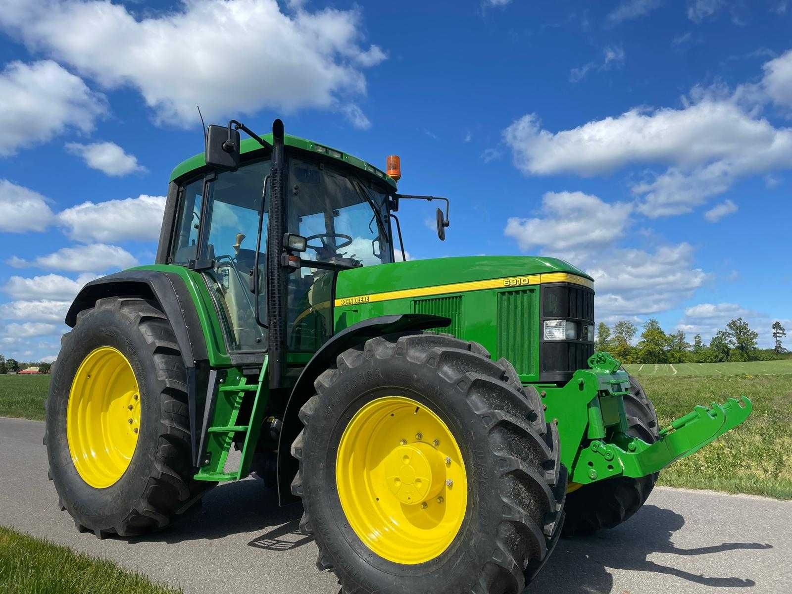 Ciągnik John Deere 6910