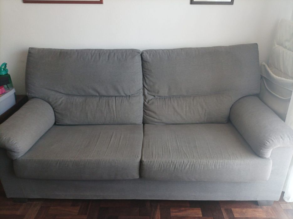 Sofá cinzento 2 lugares