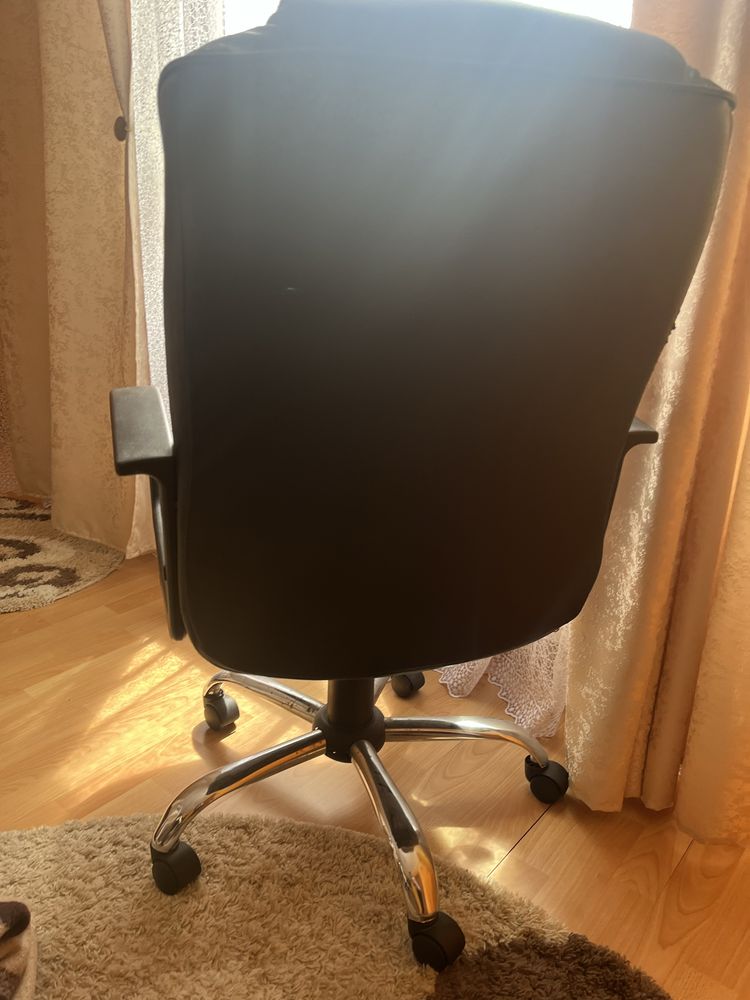 Продам крісло офісне