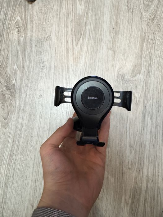 Uchwyt samochodowy Baseus na szybę / deskę – solidny