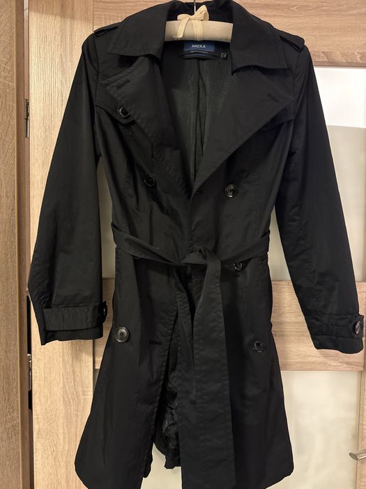 Klasyczny czarny trencz MEXX