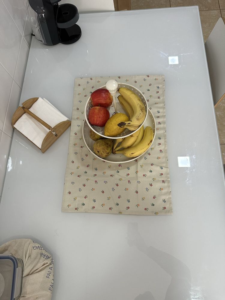 Vendo mesa TORSBY ikea cromado/brilh branco, 135x85 cm