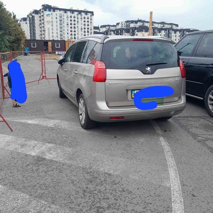 Peugeot 5008 2012року