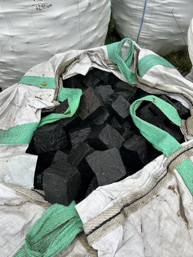 KOSTKA BAZALTOWA ŁUPANA 4x6, 7x9, 8x11 Czarny Granit Szwed Bazalt Grys