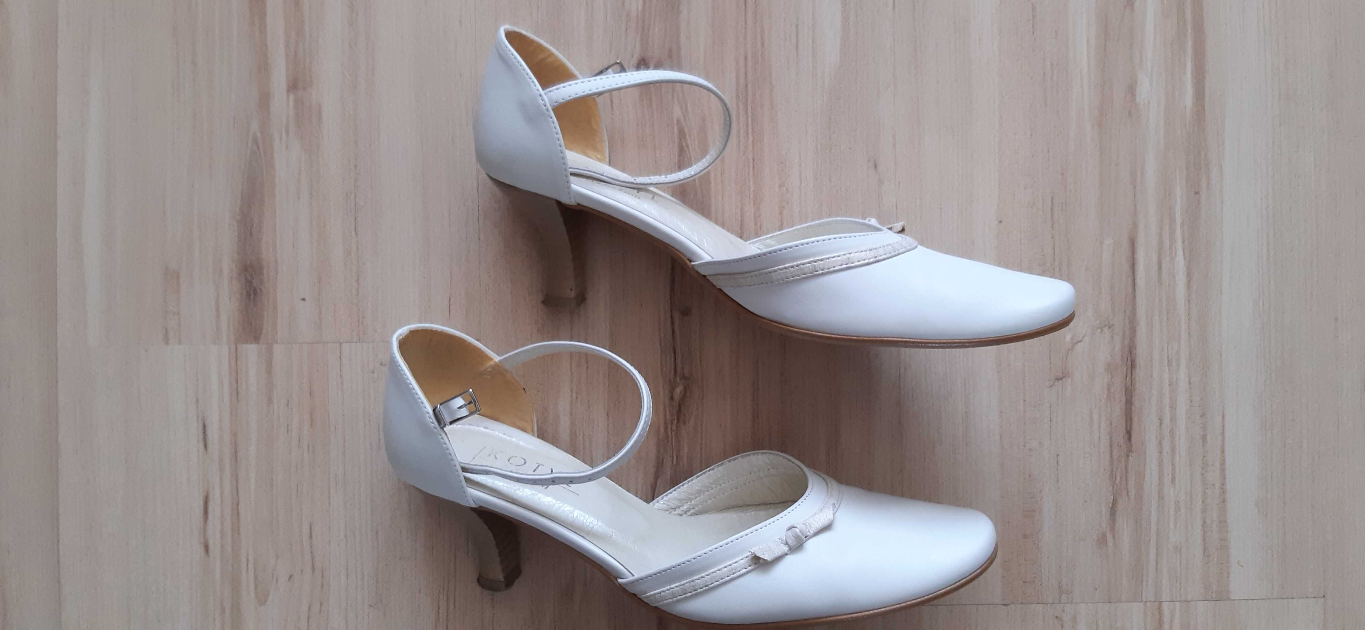 Buty damskie Kotyl r. 37 ecru