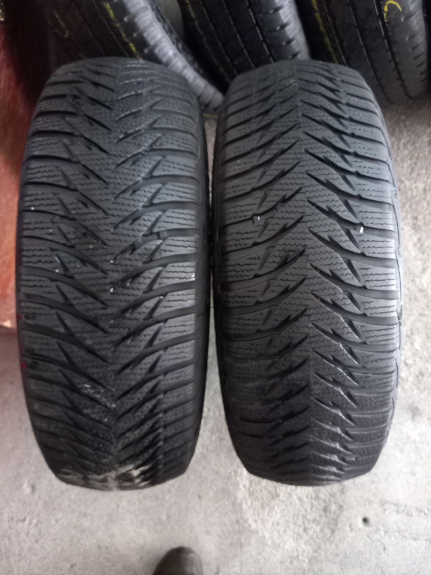 2 Pneus 195/60R16 C Goodyear