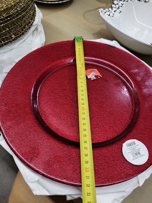 Nowe czerwone talerze, duże