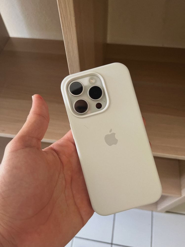iPhone 15 Pro - 256 Gb (COMO NOVO!)