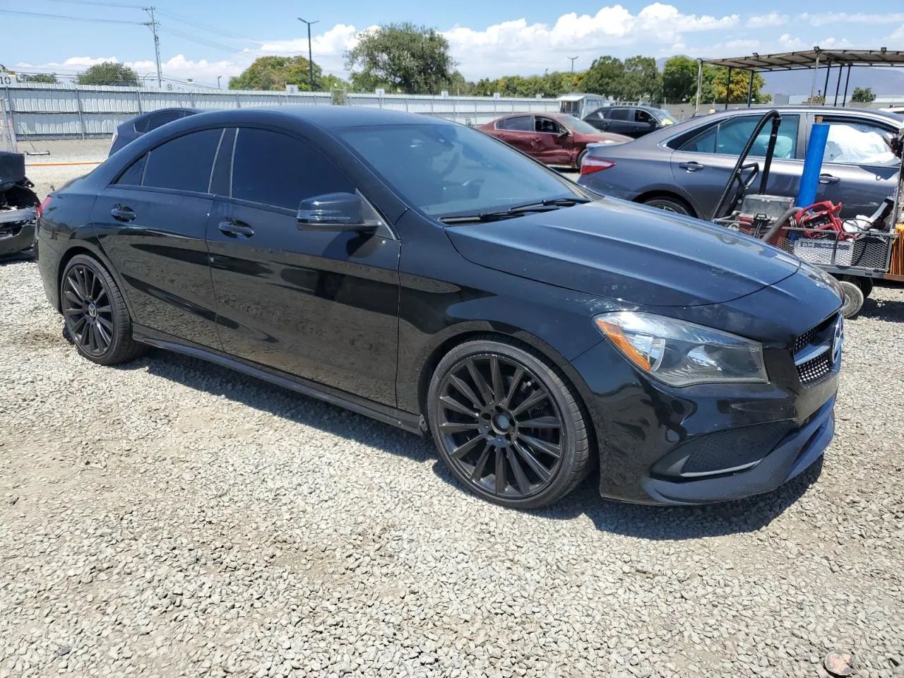 Mercedes-Benz CLA Dynamiczny i oszczędny samochód w transporcie