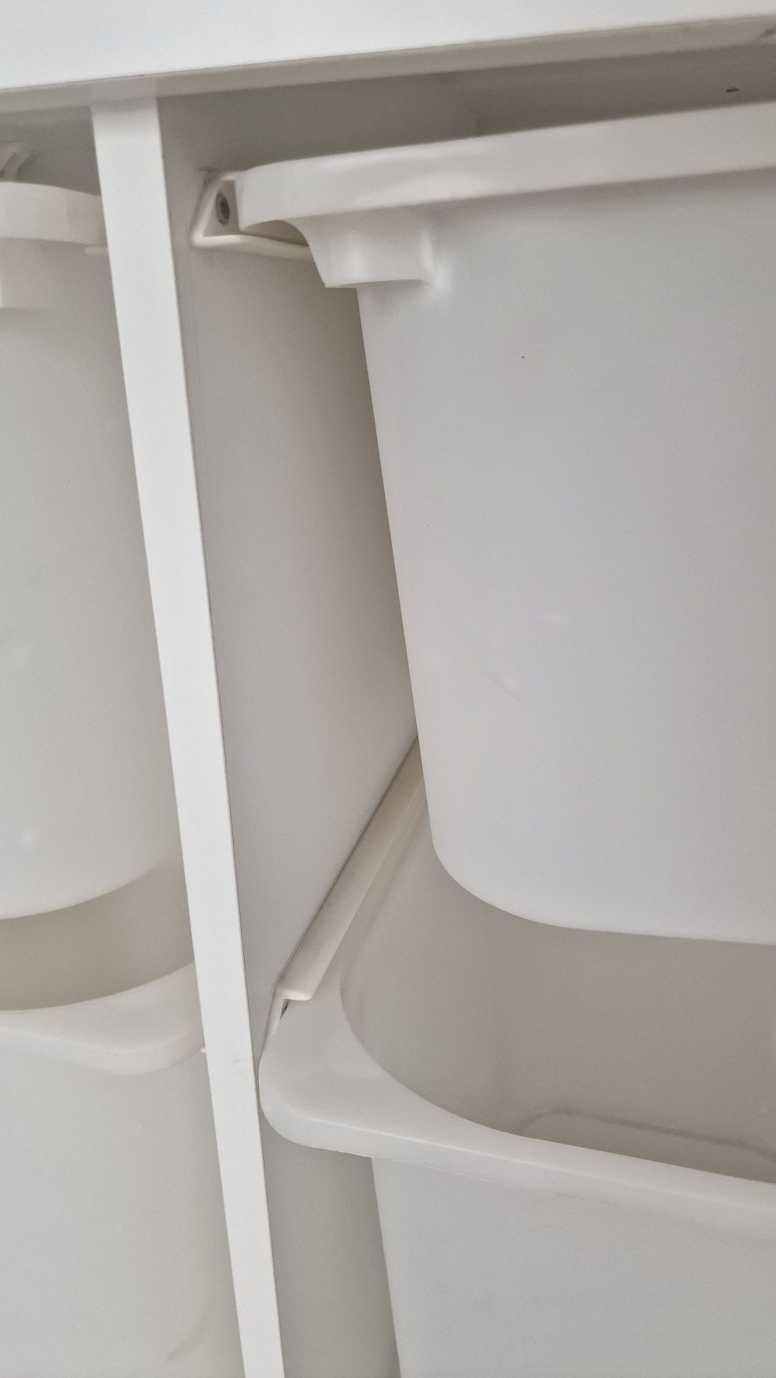 Regal biały z pojemnikami Ikea
