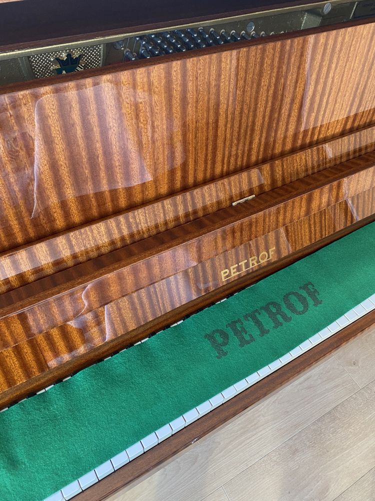 Piano Petrof Vertical