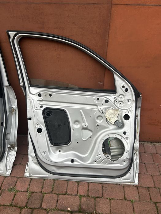 Двері до автомобіля ауді Q3 2012-2018 рік передні і задні ліві